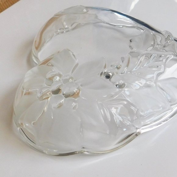 Mikasa Frosted  Heart Shape Dish Trinket  Bowl  Poinsettia 5×6 " BUNDLE 2/$18 - Picture 6 of 8